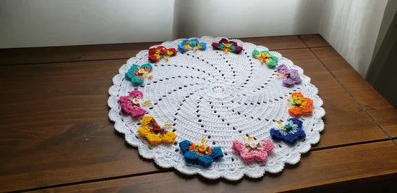 Centro de Mesa em Crochê Mini Borboletas (40 cm Diâmetro) - foto 5