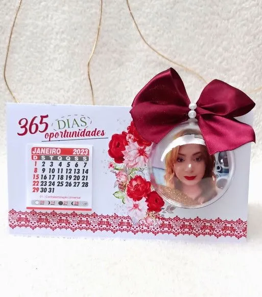 Calendário de Mesa com Bolinha e Foto Floral - artesanato de PAPCRIE