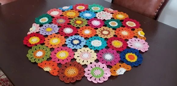 Toalha Flores Japonesa em Crochê Redonda (60 cm x 60 Cm) - foto 2