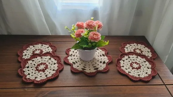 Mini Centrinho e 04 Toalhinhas em Crochê - Café / Porcelana - foto 4