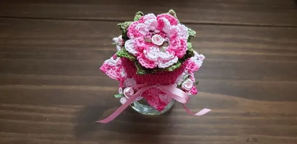 Capa para Tampa Pote 500grs Crochê Flor Rosa Mesclada(unid.) - artesanato de Mari Crochê feito com carinho!