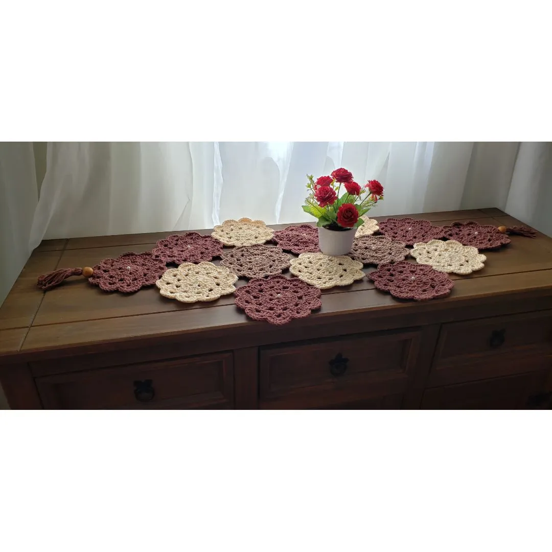 Trilho de Mesa em Crochê Flores com Tassel - foto 5