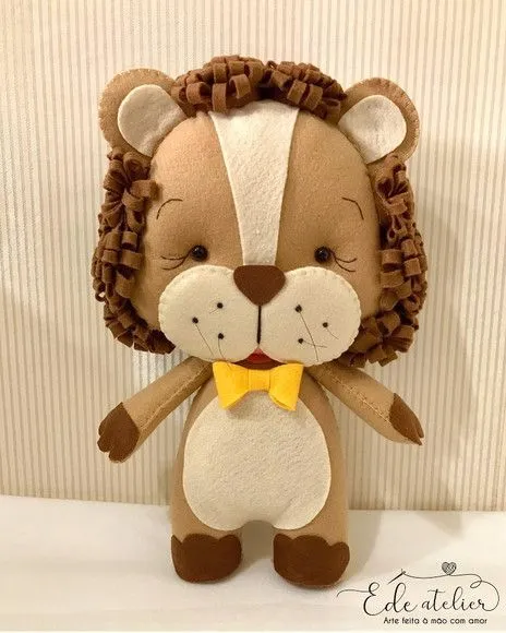 Leão Safári Baby em Feltro 26cm - artesanato feito à mão por edeatelier