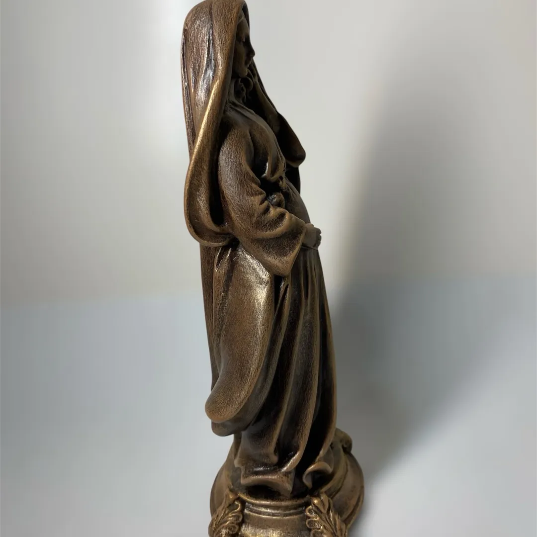 Nossa senhora grávida monocromática - foto 5
