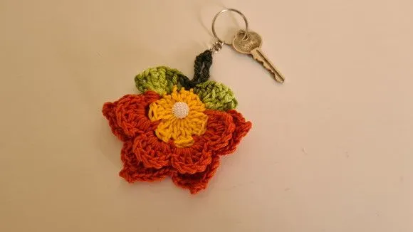 Chaveiro Florzinha em Crochê Telha (lembrancinha) - foto 2