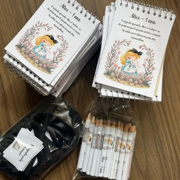 Bloquinho - Alice no País das Maravilhas - artesanato feito à mão por Mi Papelaria Criativa