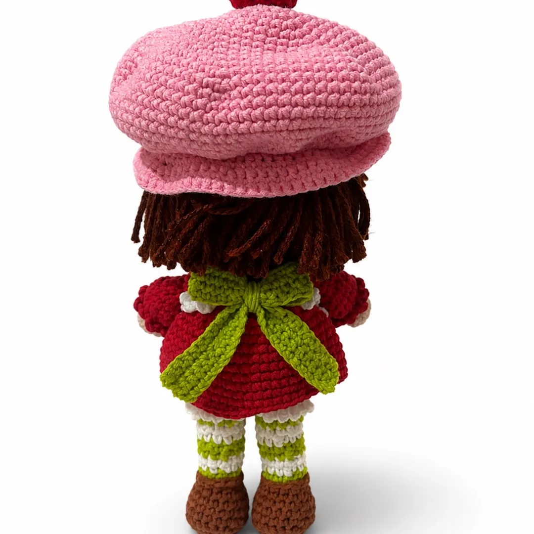 Boneca confeiteira moranguinho de crochê, amigurumi - foto 2