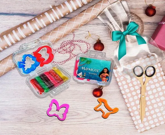 Mini Maleta com Massinhas Moana Personalizada - artesanato feito à mão por Artmanha Lembrancinhas