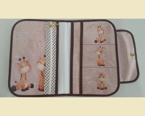 PORTA DOCUMENTOS INFANTIL - GIRAFINHA - foto 3