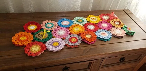 Trilho de Mesa em Crochê Flores Japonesa (1,60 cm x 30 Cm) - foto 3