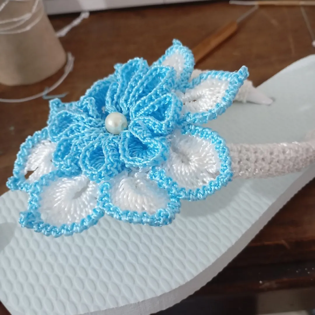 chinelo decorado em crochê - foto 4