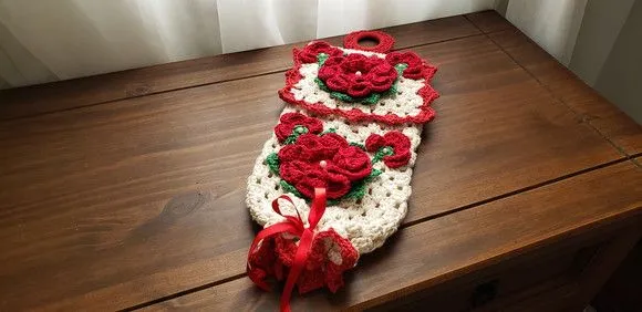 Jogo de Cozinha Crochê 03 Peças + Puxa Saco Flores Vermelhas - foto 4
