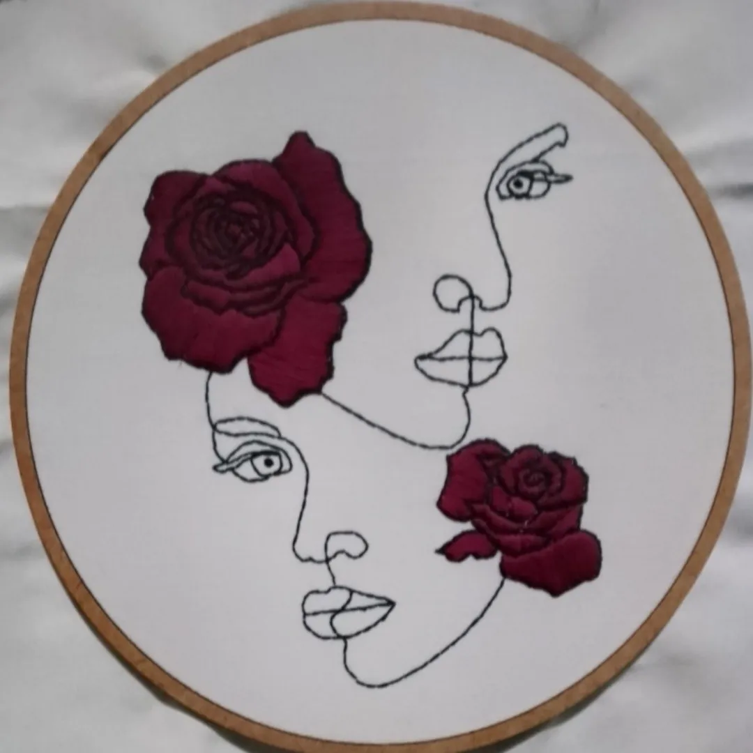 Quadro Bordado a mão / entre rosas e espinho - foto 2