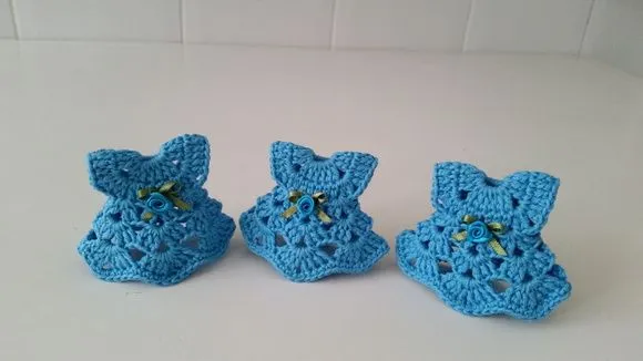 Imã Geladeira Mini Vestido em Crochê 7 cm x 9 cm - foto 2