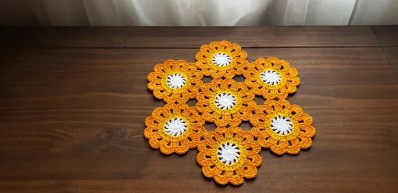 Toalhinha de Crochê Flor Japonesa Laranja (30 cm x 30 Cm) - foto 3