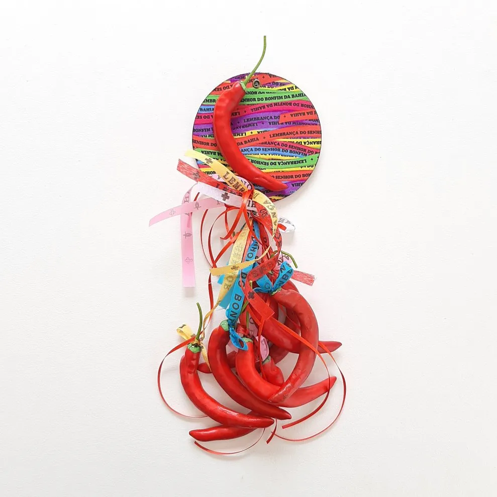 Enfeite Bons Fluídos - artesanato de Estudio Bananeira