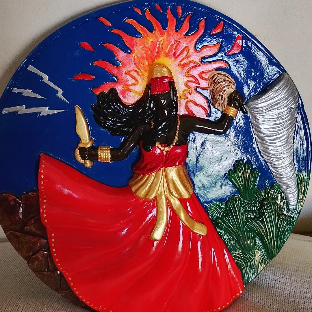 mandala em gesso de Iansã com gancho de parede 38x38 cm - foto 2