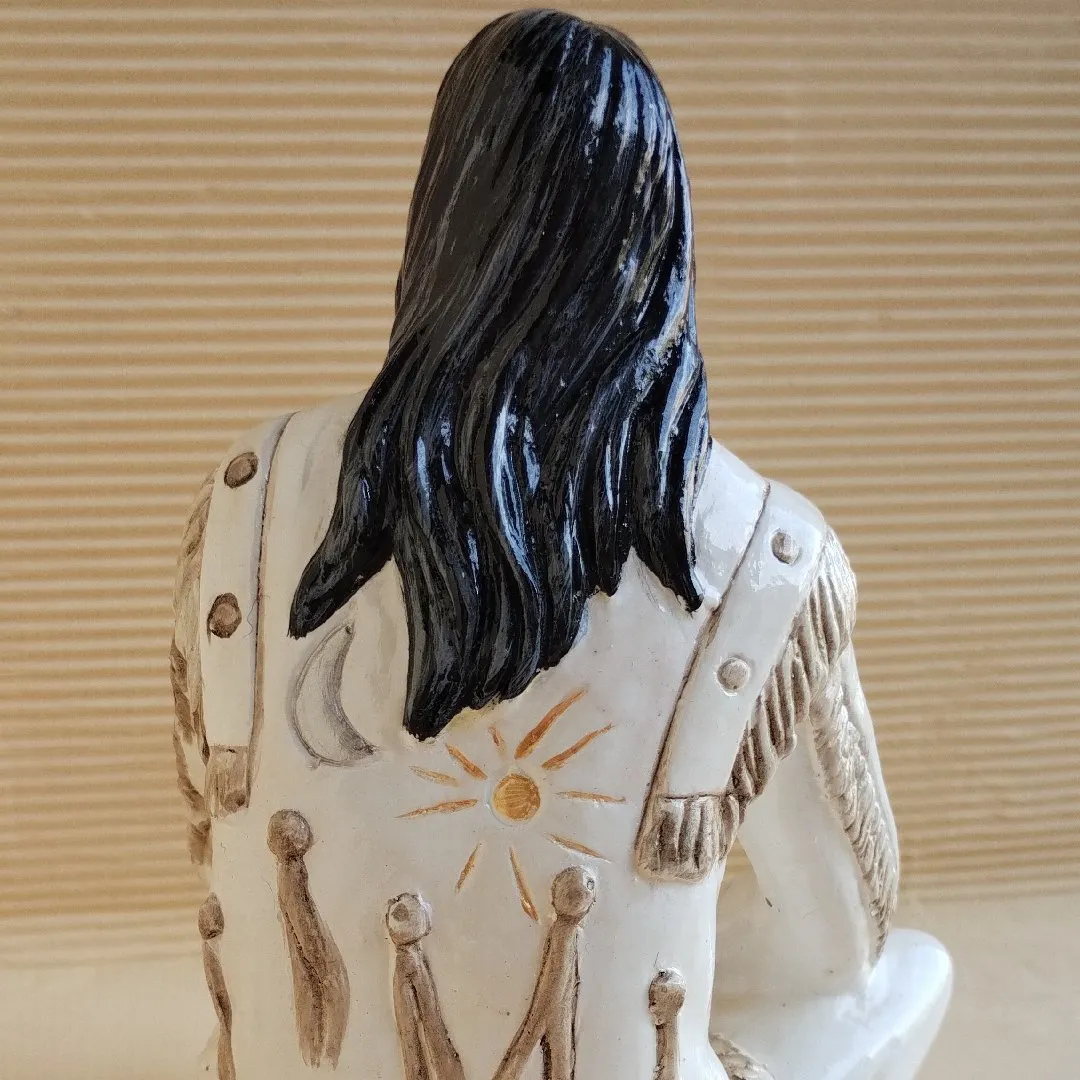 índio pajé sentado gesso 20 cm - foto 2