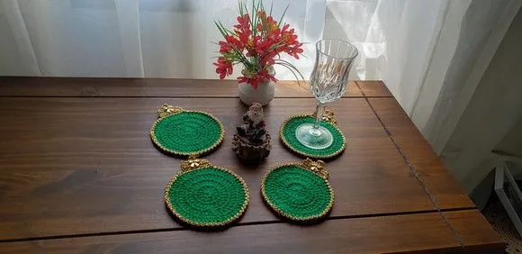 Descanso de Taças em Crochê Bolas de Natal Verde - foto 5
