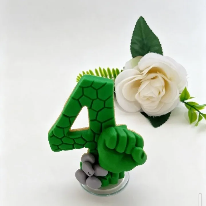 Vela Hulk Personalizada em Biscuit - foto 4