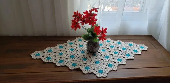 Centro de Mesa Crochê Mini Flor (cru/tifani)