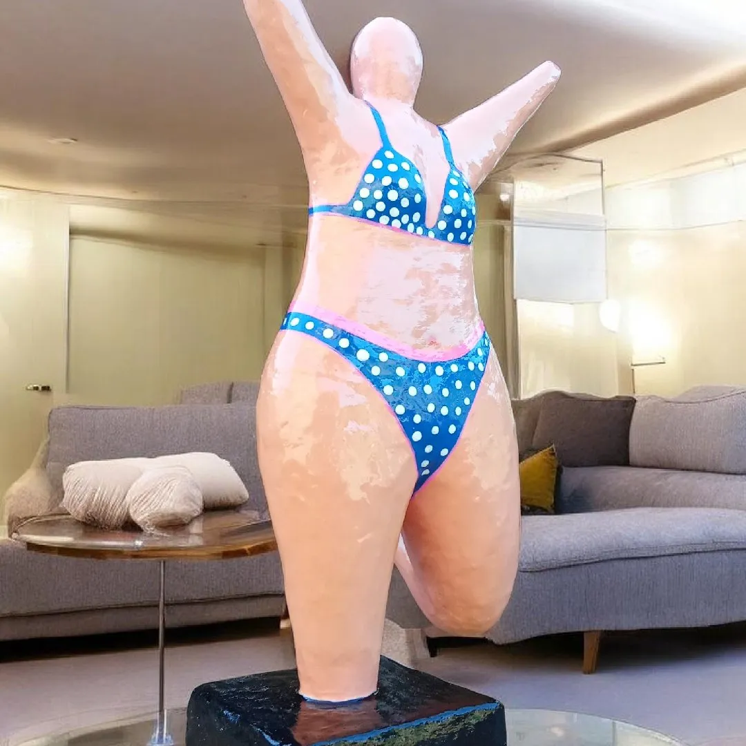 Escultura de uma mulher em movimento - foto 5