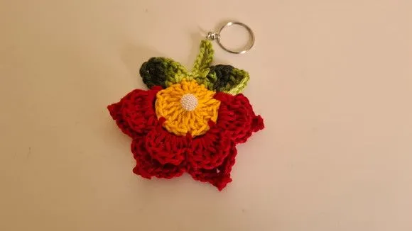 Chaveiro Florzinha em Crochê Vermelho (lembrancinha) - foto 3