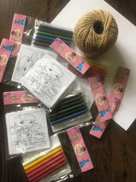 Kit Giz de Cera Doutora Brinquedos Personalizado - artesanato feito à mão por creativitybynina