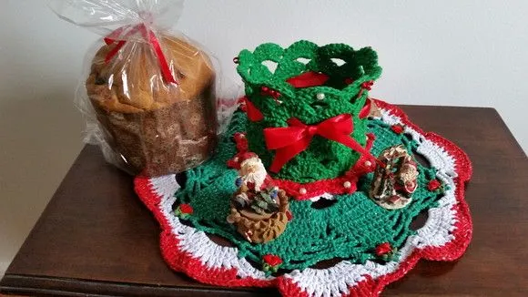 Porta Panetone em Crochê Verde com Vermelho - foto 2