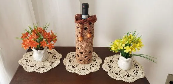 Porta Garrafa de Vinho em Crochê Castanha - foto 2