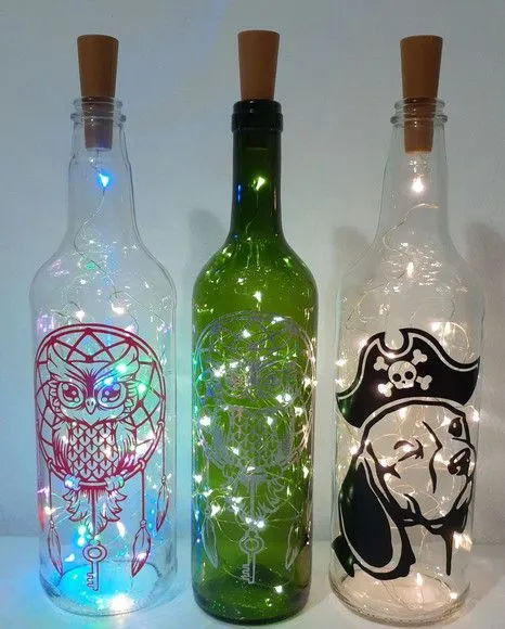 Luminária de garrafa decorada