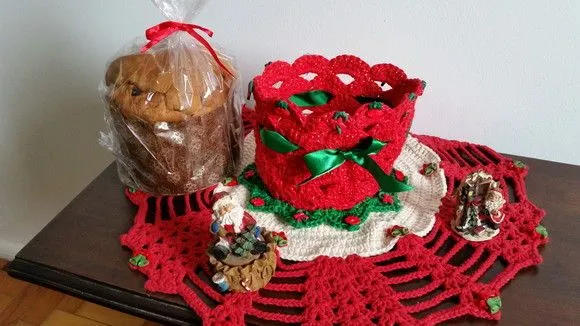 Porta Panetone em Crochê Vermelho com Verde - foto 5