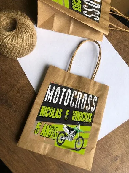 Sacolinha Kraft Motocross Personalizada - feito à mão por Mi Papelaria Criativa