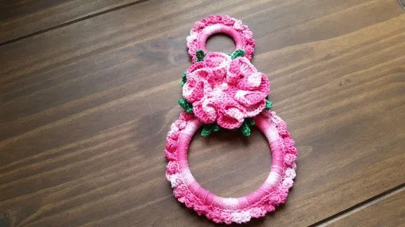 Porta Pano de Prato em Crochê Flor Rosa - foto 5