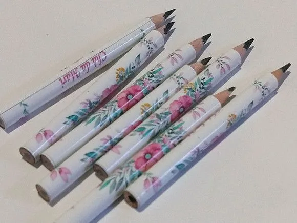 Mini Lápis Personalizado - feito à mão por Mi Papelaria Criativa