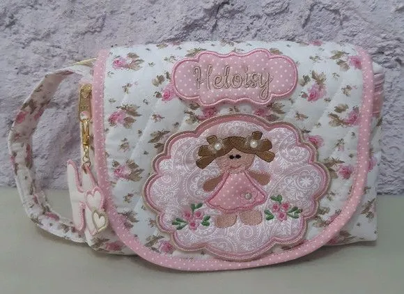 Porta fralda e porta cartão de vacinas - artesanato feito à mão por Ateliê cantinho do bebê
