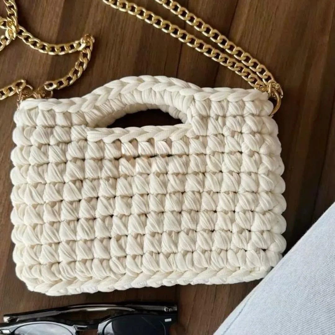 Bolsa de Crochê Off - White Elegance - artesanato feito à mão por Amora Bag