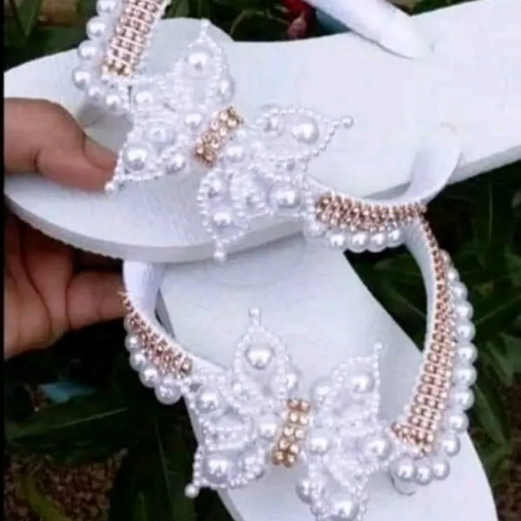 Havaiana customizada laço borboleta - feito à mão por customiarts