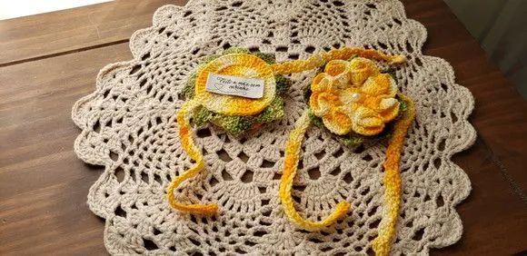 Par de Prendedores de Cortinas - Flor Amarela com Pérola - foto 4