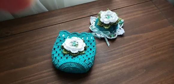 Capa para Potes em Crochê Verde Piscina com Flores Brancas - foto 3