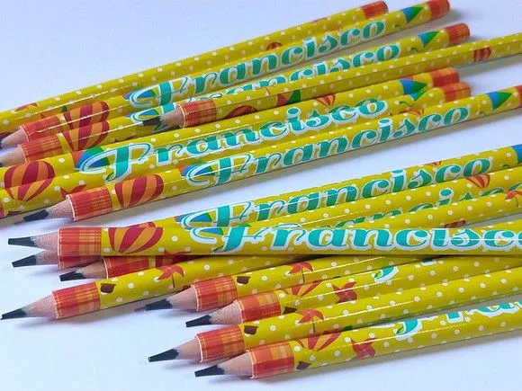 Lápis personalizado - feito à mão por Mi Papelaria Criativa