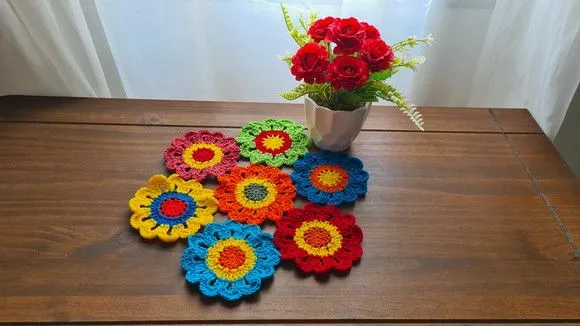 Toalhinha de Crochê Flor Japonesa Colorida (30 cm x 30 Cm) - foto 2