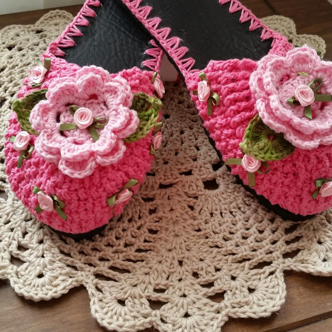 Chinelo de Quarto em Crochê - Flor Ipê - Número 34 - 35 - foto 5