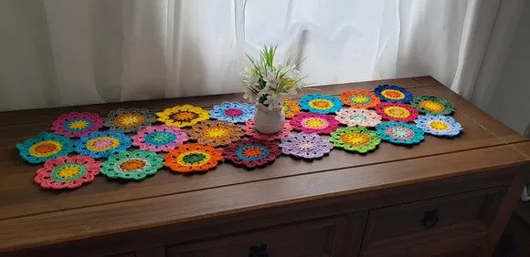 Trilho de Mesa em Crochê - Flores Japonesas (1 Metro) - foto 3