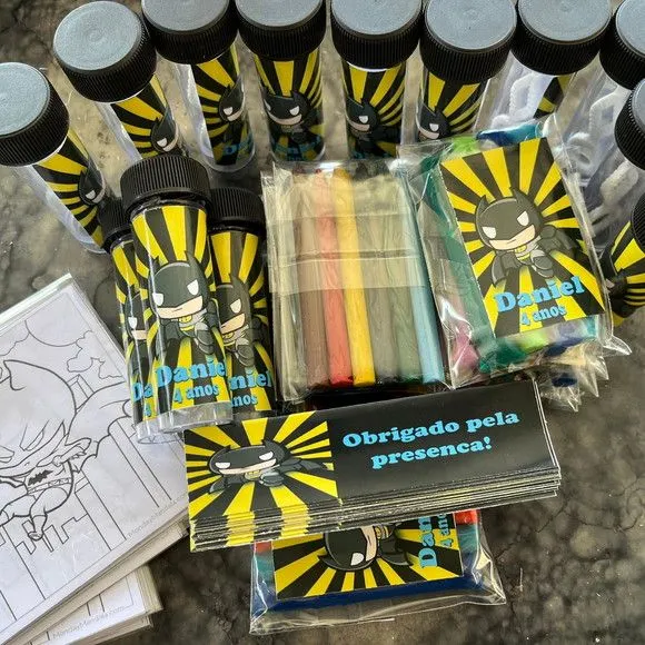 Kit Massinha + Giz + Bolha Batman Personalizado - artesanato feito à mão por Artmanha Lembrancinhas
