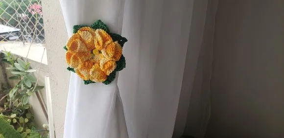 Par de Prendedores de Cortinas Crochê Flor Amarelo Mesclado - foto 4
