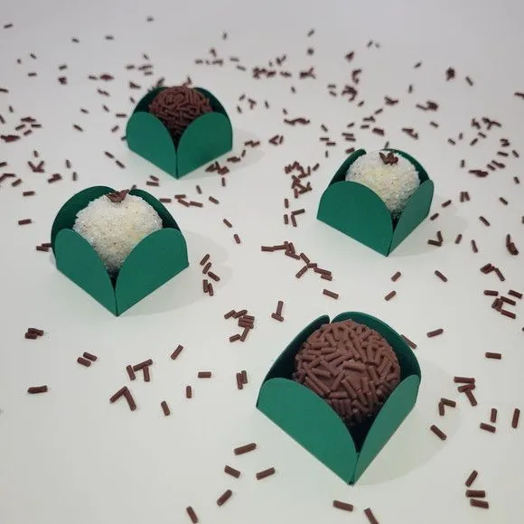 Forminha de Doce Cor Verde Brasil 50 Unidades - foto 2