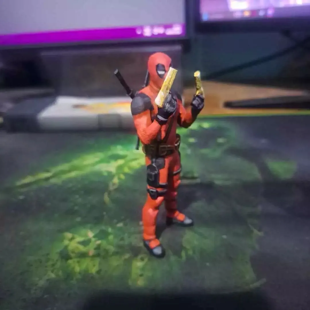 Action Figure Deadpool Armas Douradas 10cm - Boneco Colecionável Marvel Impressão 3D Pintado à Mão Setup Gamer PC - foto 4