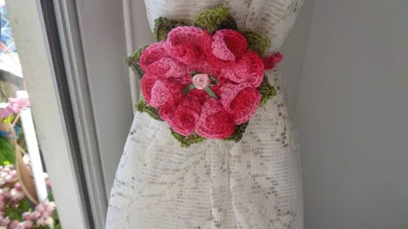 Par de Prendedores de Cortinas em Crochê Flor Pink Mesclado - foto 3