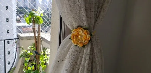 Par de Prendedores de Cortinas - Flor Amarela com Pérola